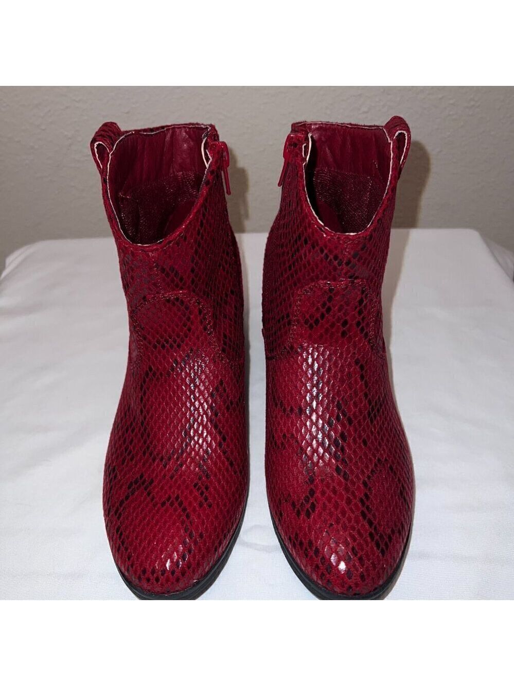 True Craft Red Snakeskin Ankle Boots Size 6 Medium - Picture 2 of 9
